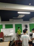 指揮台上方燈管不亮