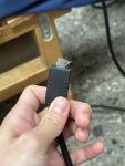 教室內大屏外界HDMI線被老師撞下來