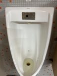 男廁整排尿斗堵塞