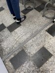 地板走道的電線集線管破裂